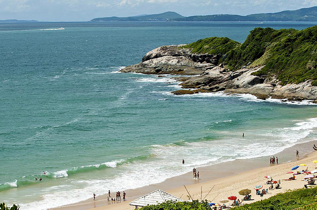 Conheça a Praia do Pinho em Balneário Camboriú